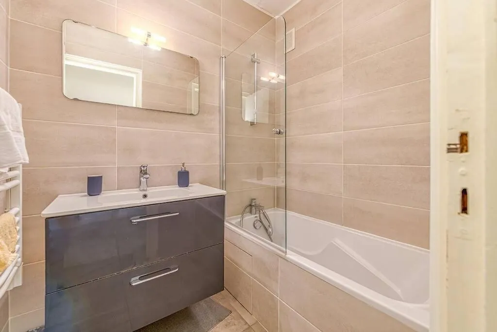 Centre Grenoble, Charmant, Avec Une Chambre Apartment